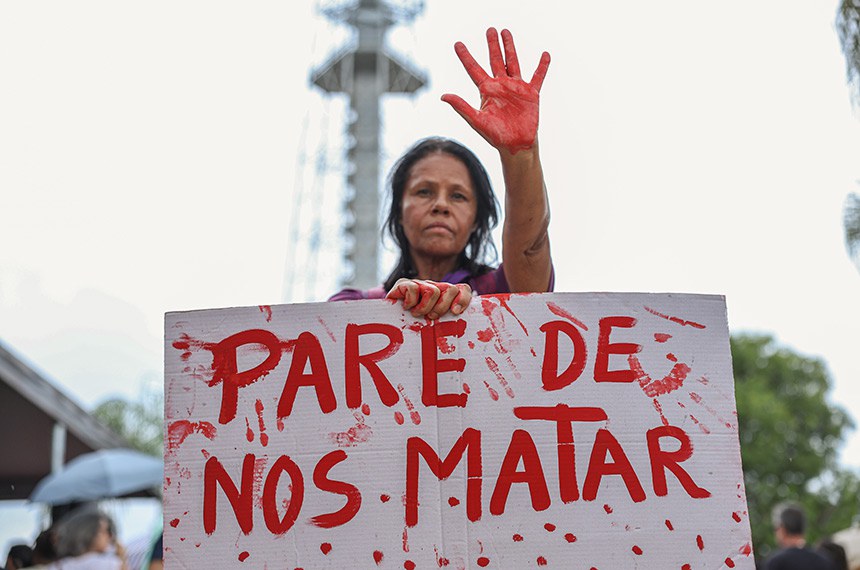 Dados alarmantes sobre feminicídio no&nbsp;Brasil.