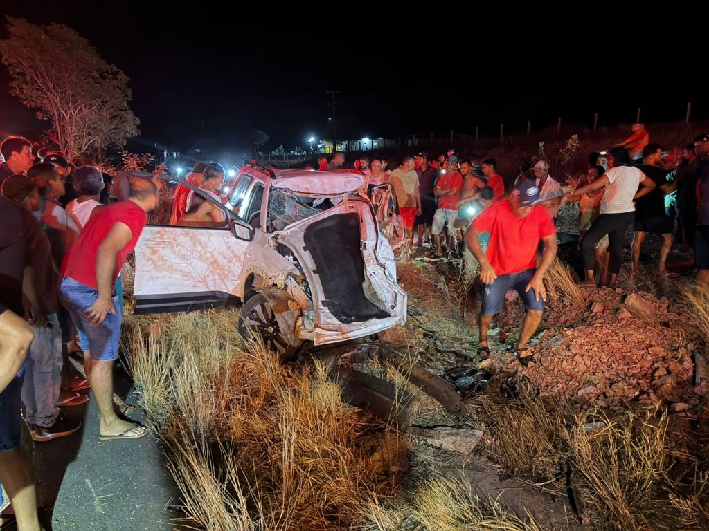 Perigo nas Estradas: Acidente com animal solto deixa veículo destruído na RN-404, no Oeste do&nbsp;RN