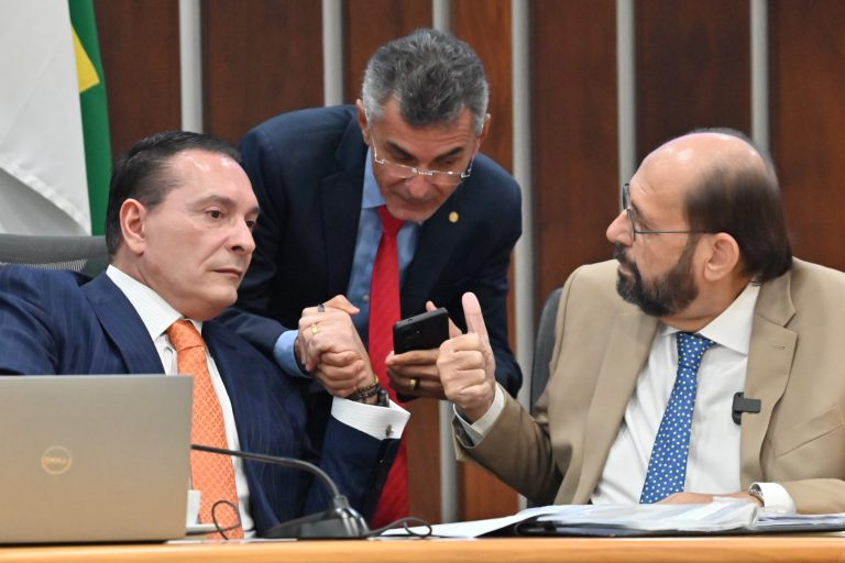 Deputados derrubam veto de governadora e garantem autonomia dos&nbsp;municípios.