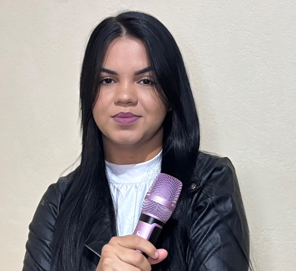 Na dor pela perda da mãe, jovem encontra felicidade na&nbsp;música.