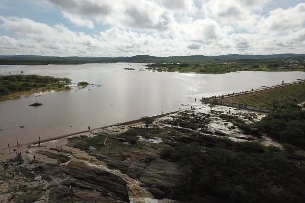 Com Açude Dourado Abaixo dos 3% da Capacidade, Caern Instala Balsa Flutuante para Garantir Captação em Currais&nbsp;Novos
