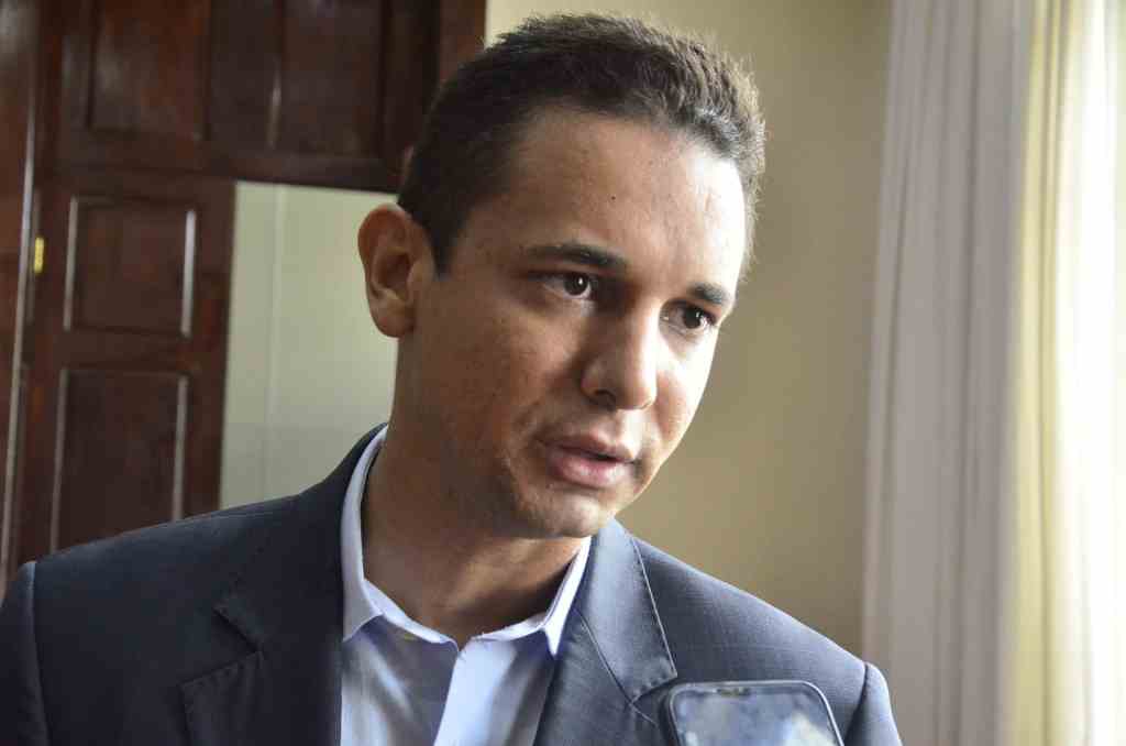 Queda de Braço Judicial: TRE-RN determina suspensão de perfis de apoio a Allyson Bezerra por propaganda antecipada