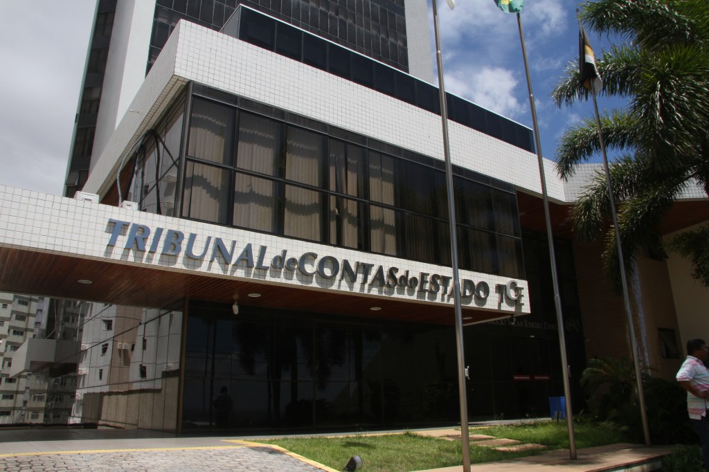 TCE-RN investiga bonificação a servidores.