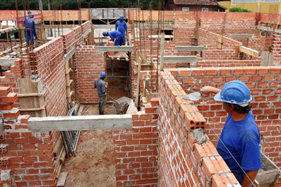 Custo da construção civil dispara em 2026: Veja a lista de aumentos dos itens básicos da&nbsp;obra.