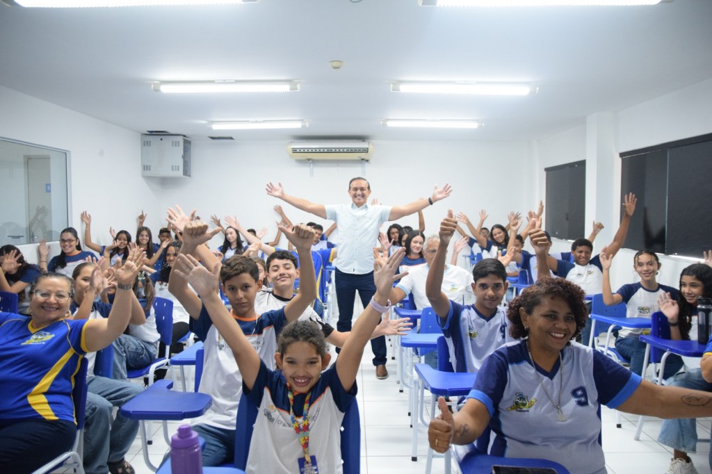 Protagonismo Escolar e Inspiração: Equipe de reportagem da própria escola cobre palestra marcante do Professor João Batista de Moura