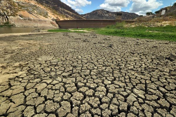 A Sede do Seridó e o Nó da Incompetência: O colapso hídrico de 2026 e a Adutora adiada que sabota quem sustenta o RN.