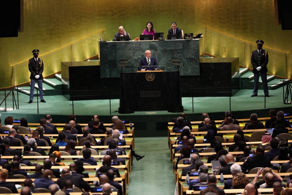 A Ilusão das Fronteiras e o Cupim Institucional: O abismo entre o discurso de Lula na ONU e o Brasil real engolido pelo crime.
