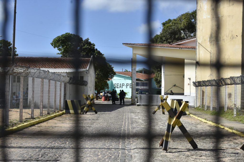 Crise no Sistema Prisional: Falta de efetivo faz presos atuarem como carcereiros em&nbsp;Alcaçuz.