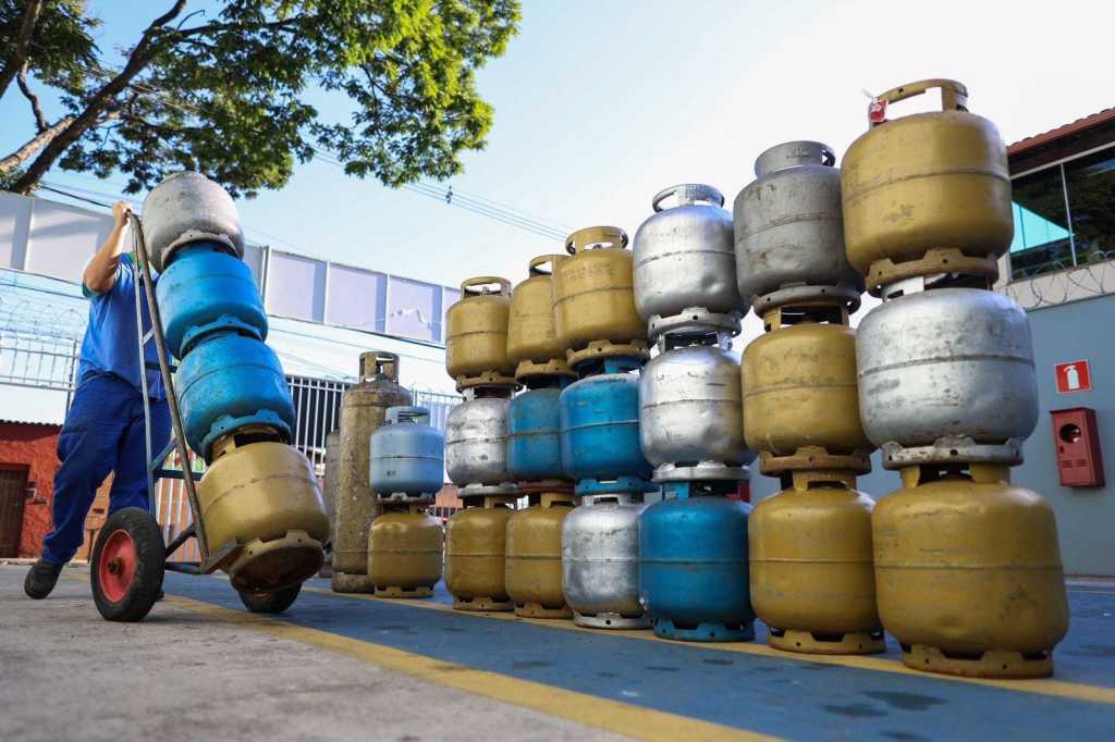 Inflação Invisível: Como o novo aumento do gás de cozinha sufoca o orçamento das famílias&nbsp;brasileiras