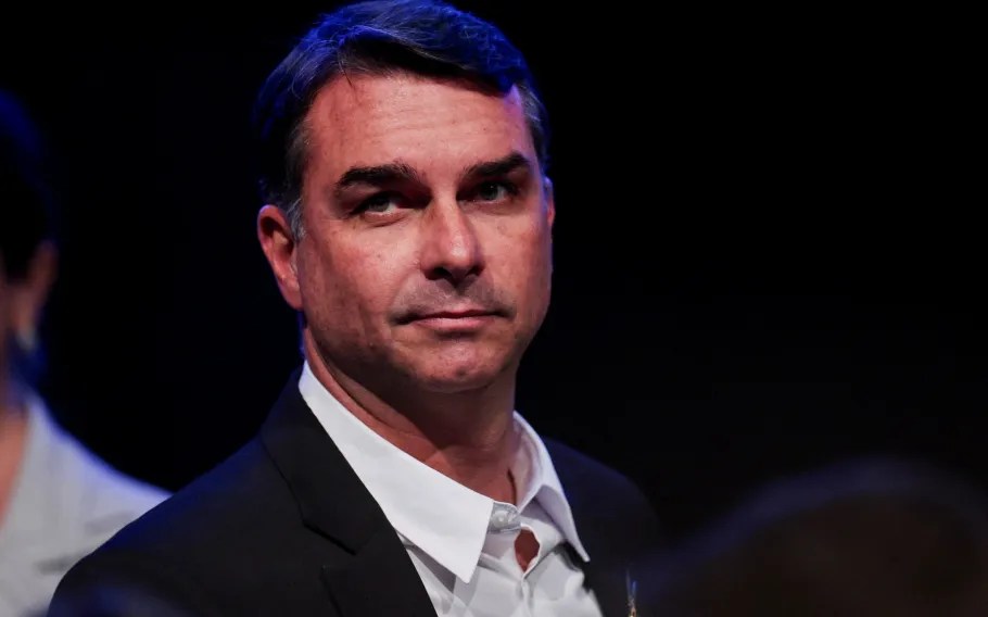 Eleições 2026: Flávio Bolsonaro rebate desafio de Lula e envia ao TSE lista de familiares do petista para quebra de&nbsp;sigilo